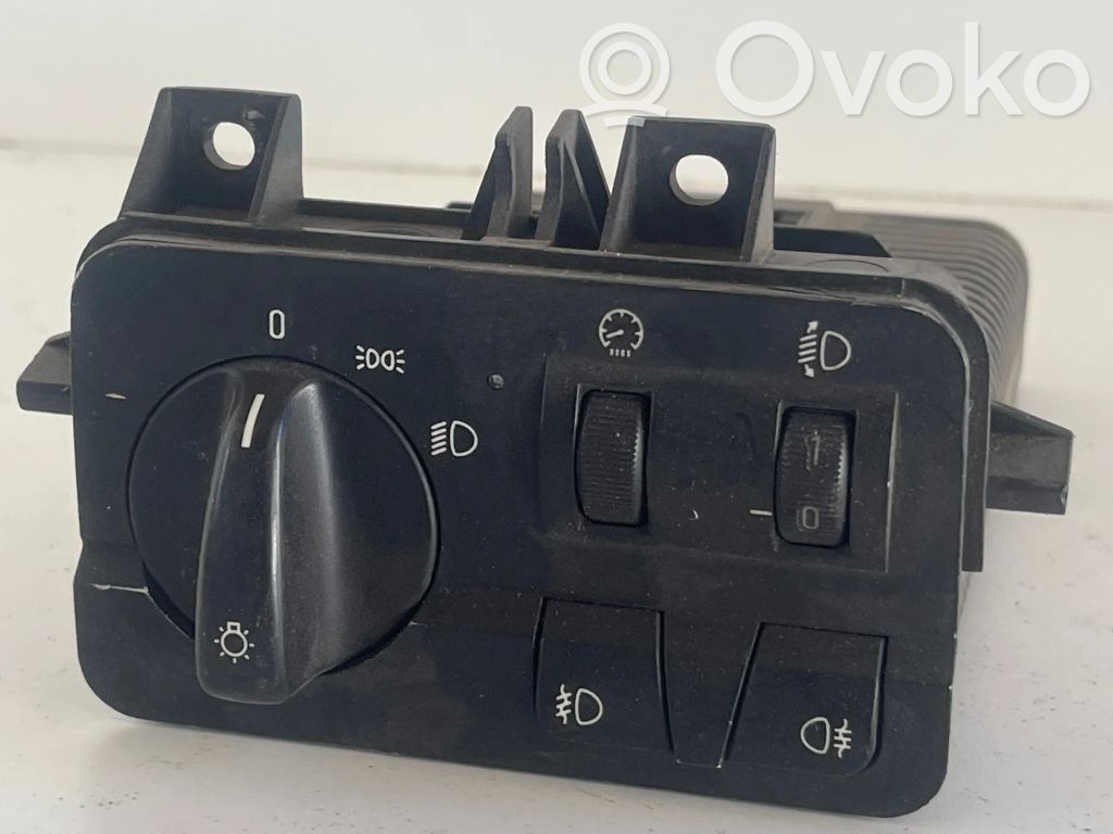 Light switch   6925076,532228801,0013641