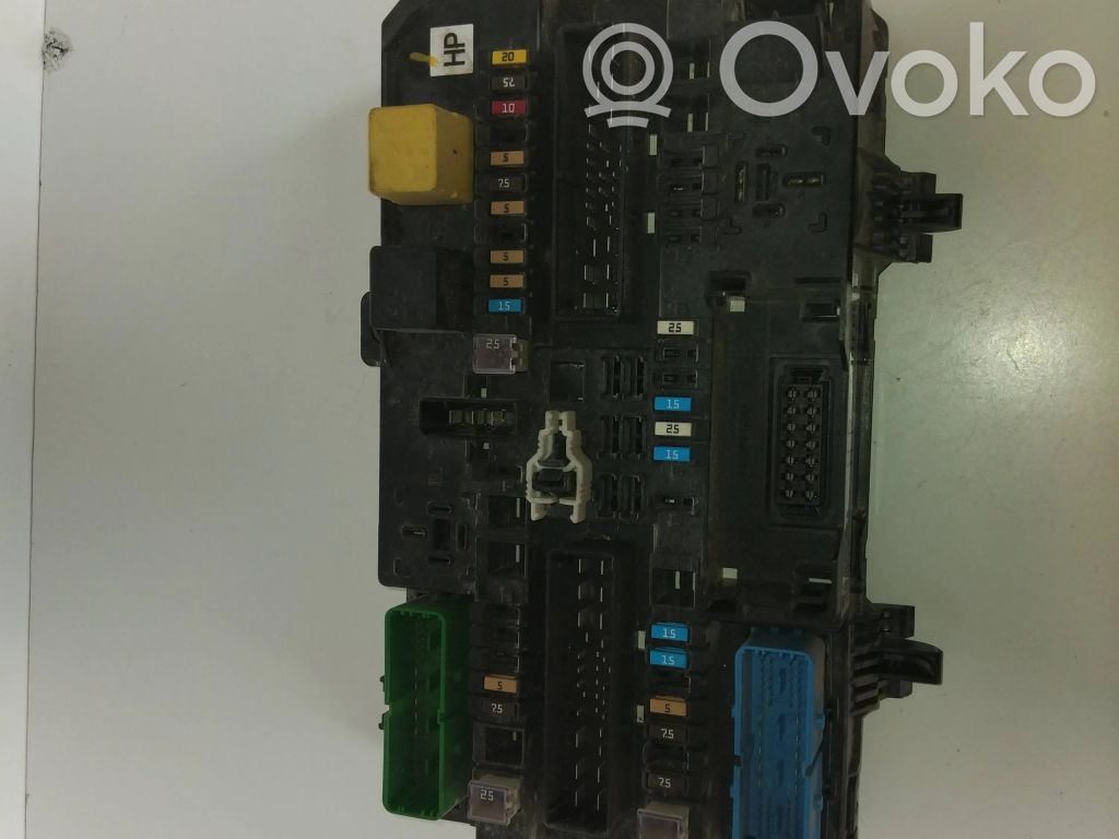 Opel Astra H Fuse module 