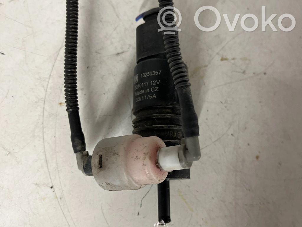 Opel Meriva B Windscreen/windshield washer pump 