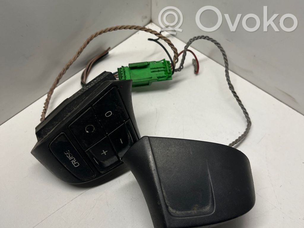 Volvo V50 Steering wheel buttons/switches 
