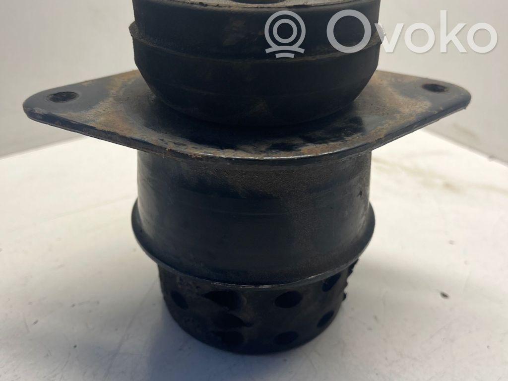 Volkswagen Golf III Engine mount bracket 