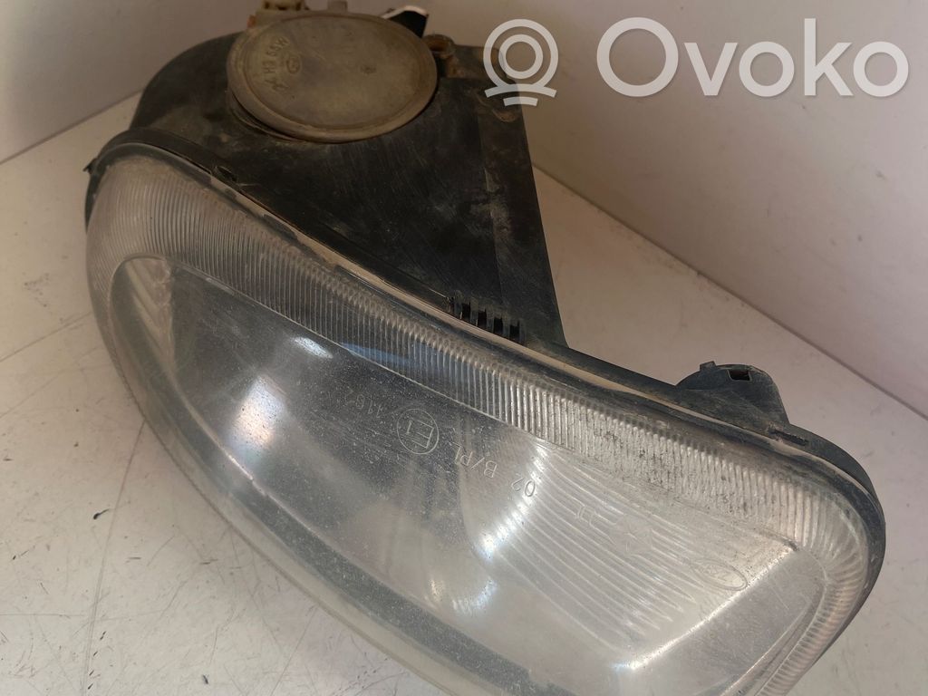 Chrysler Voyager Miglas lukturis priekšā 