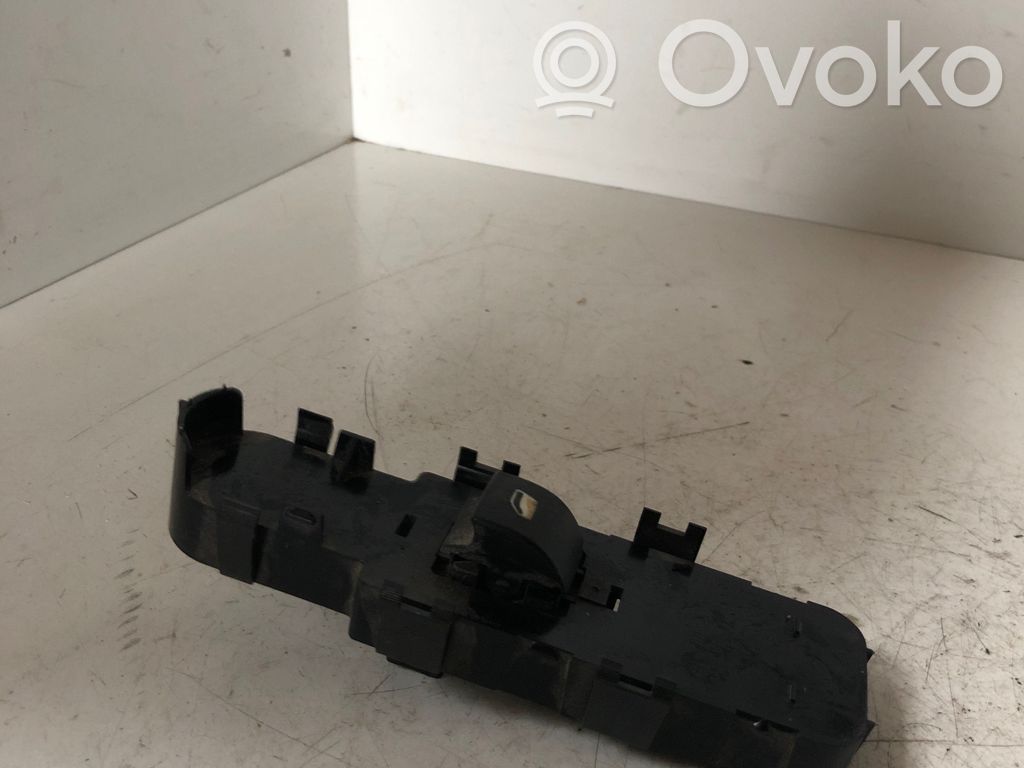 Electric window control switch   9681456677