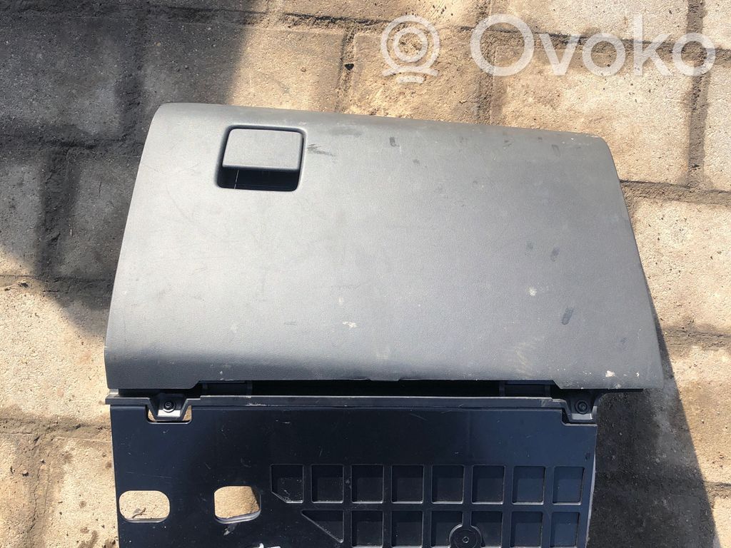 Opel Vectra C Glove box 