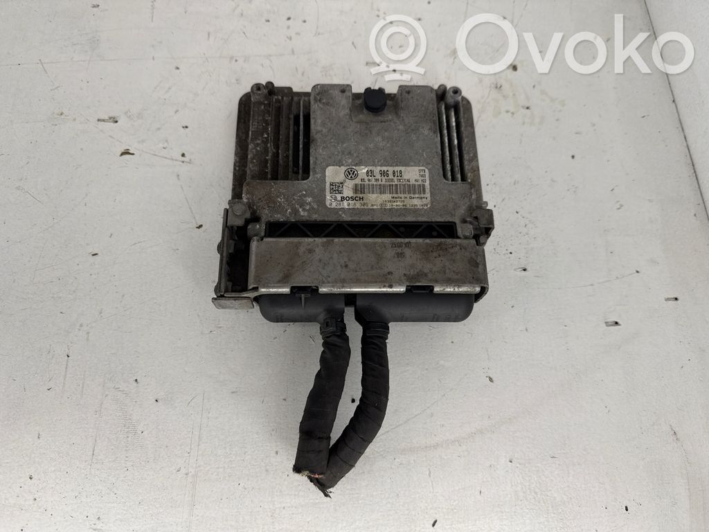 Volkswagen PASSAT B7 Engine control unit/module 