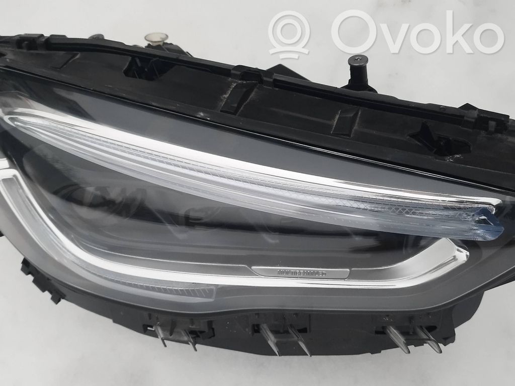Mercedes-Benz GLA H247 Lampa przednia 