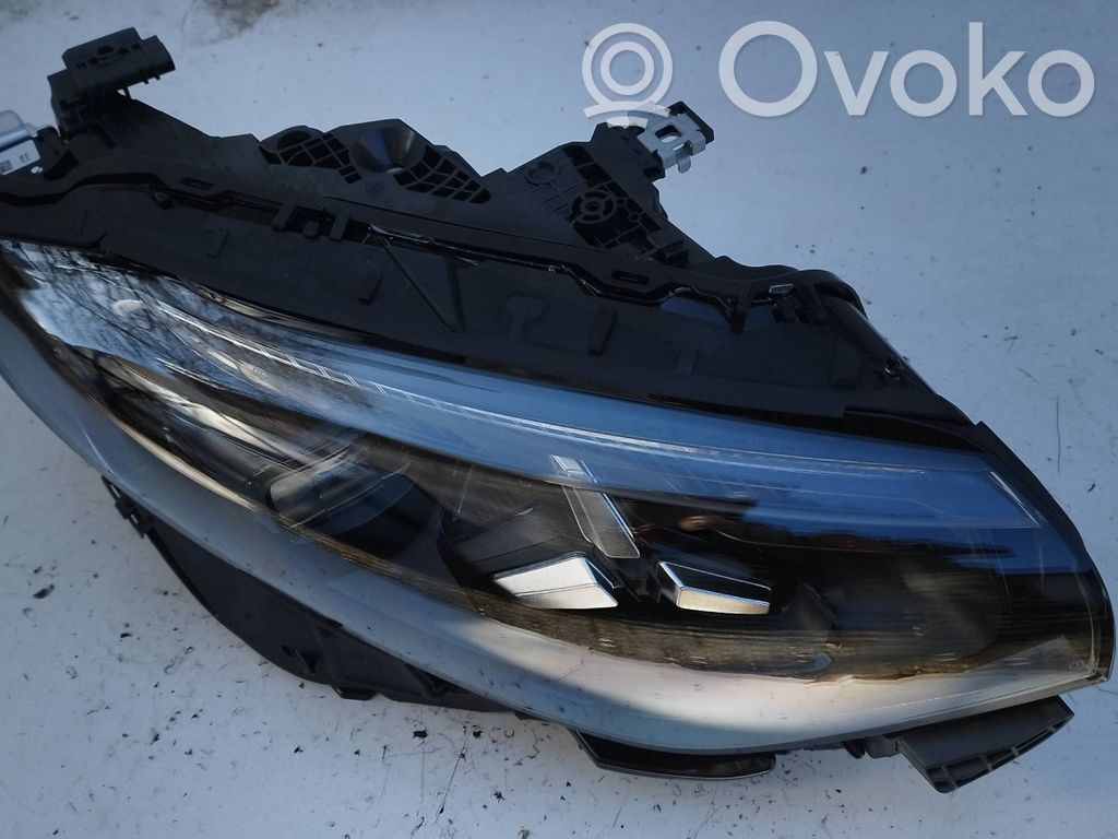 Mercedes-Benz CLA C174 C178 Lampa przednia 