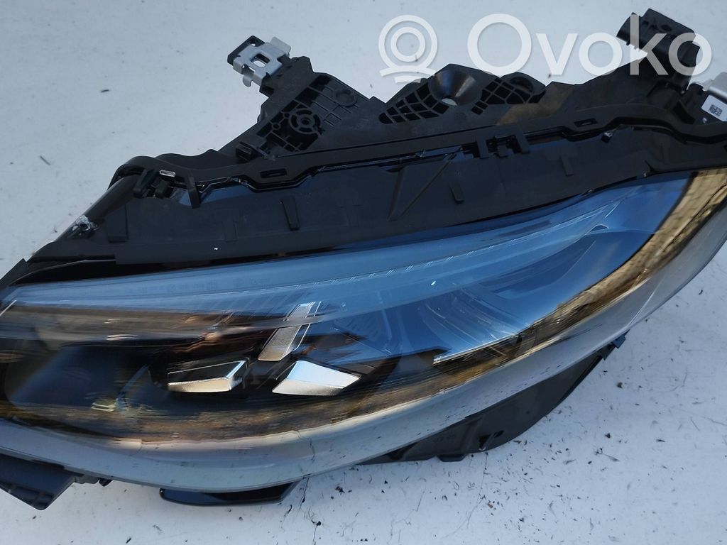 Mercedes-Benz CLA C174 C178 Lampa przednia 