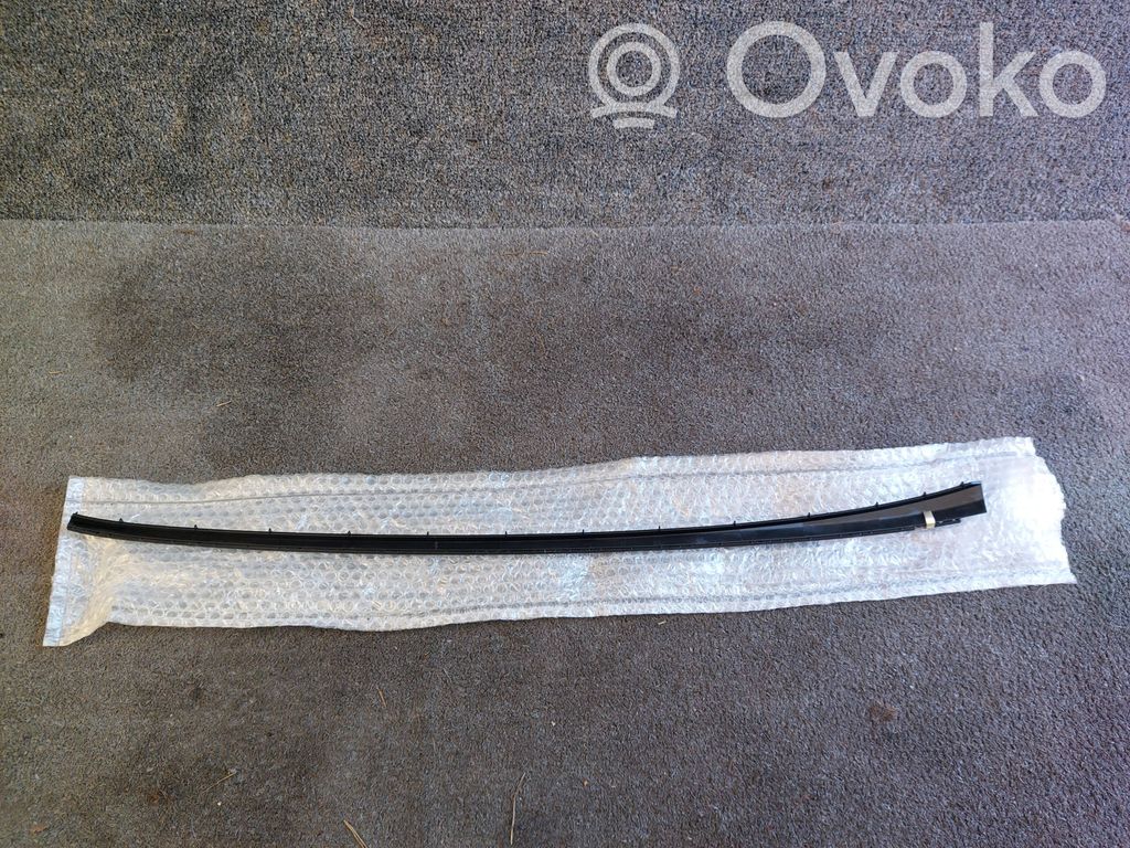 Windshield trim   BM51A03178AC