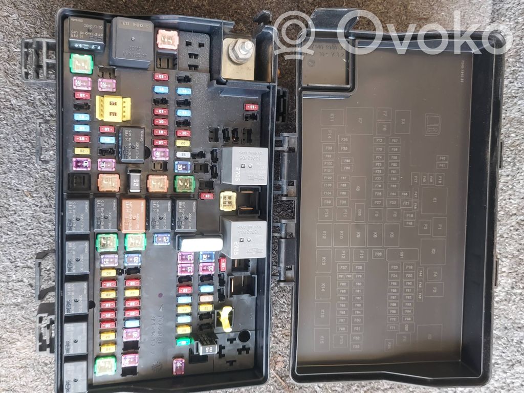 Fuse box set   68251629AD
