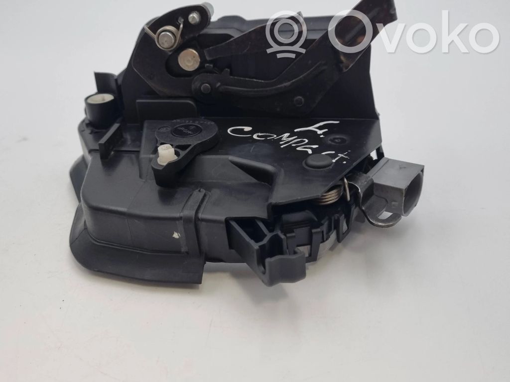 BMW 3 E46 Priekinė užrakinimo spynelė (prie rankenos) 