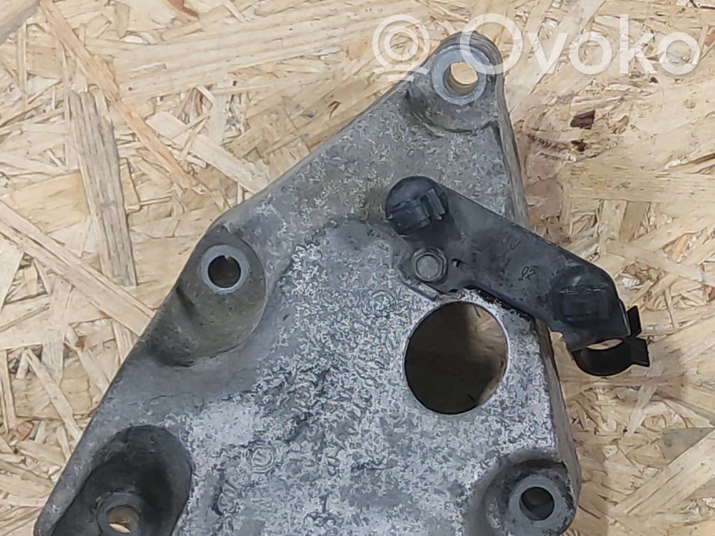 Engine mounting bracket   6777061,3807410,22116777061
