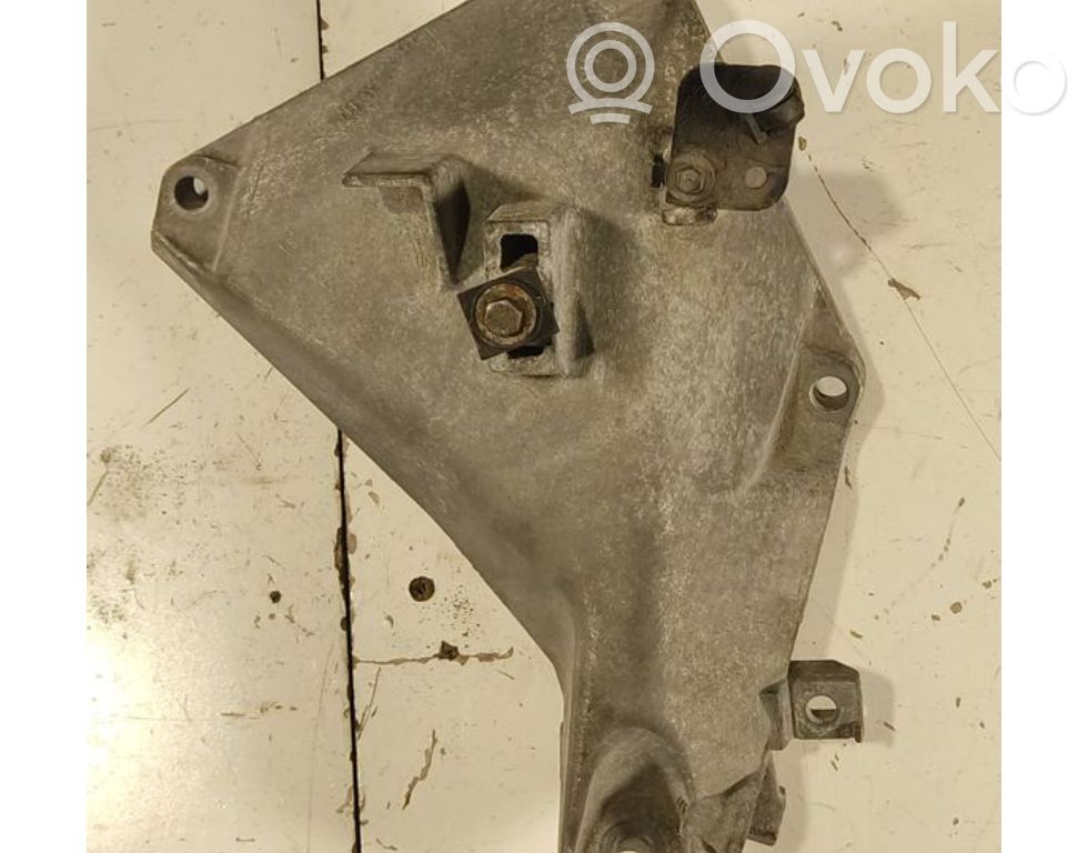 Engine mounting bracket   6760311,24168110