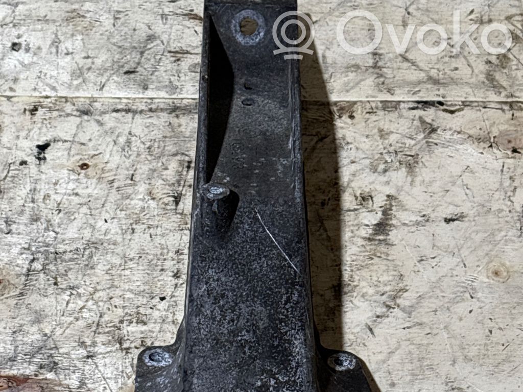 BMW 5 E39 Engine mounting bracket 