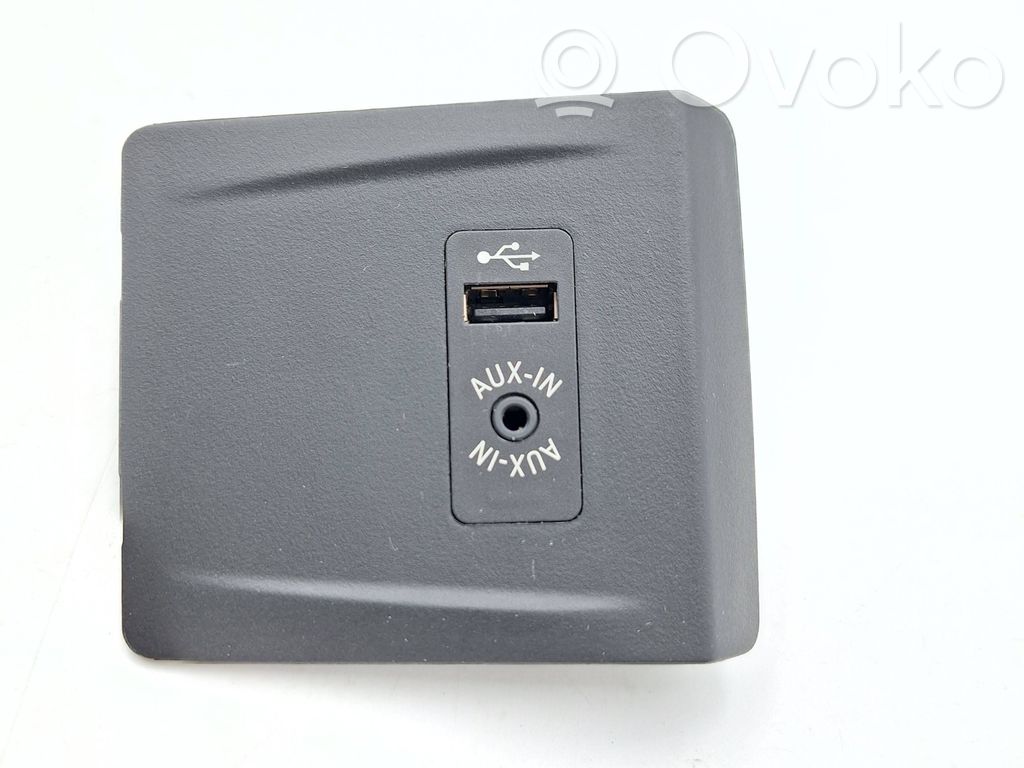 BMW 2 F45 Gniazdo / Złącze AUX 