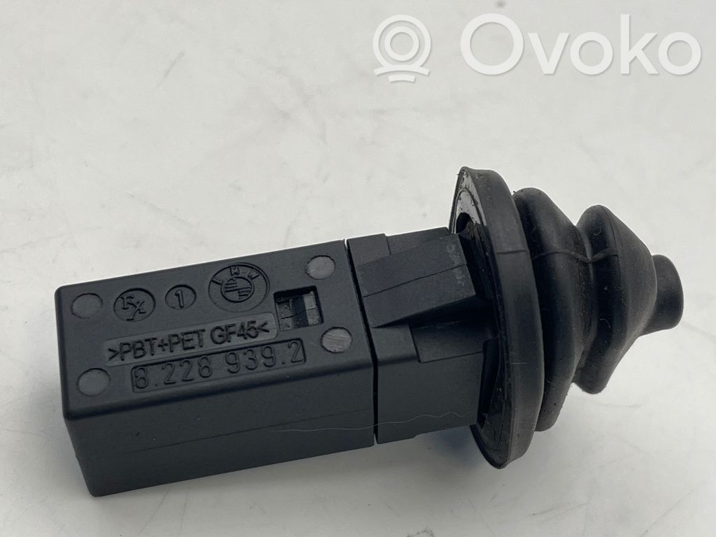BMW X3 E83 Fuel tank opening switch 