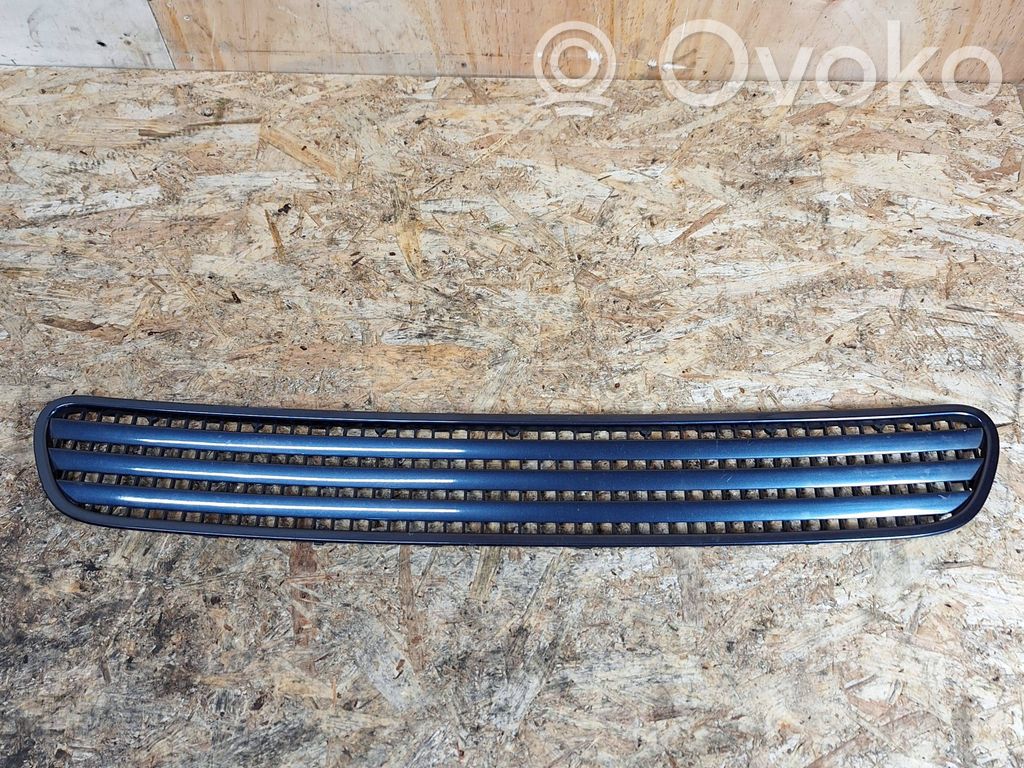Grille calandre de capot   8223238