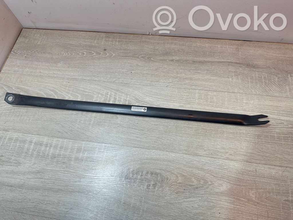 BMW 1 E81 E87 Cita veida dzinēja nodalījuma detaļa 