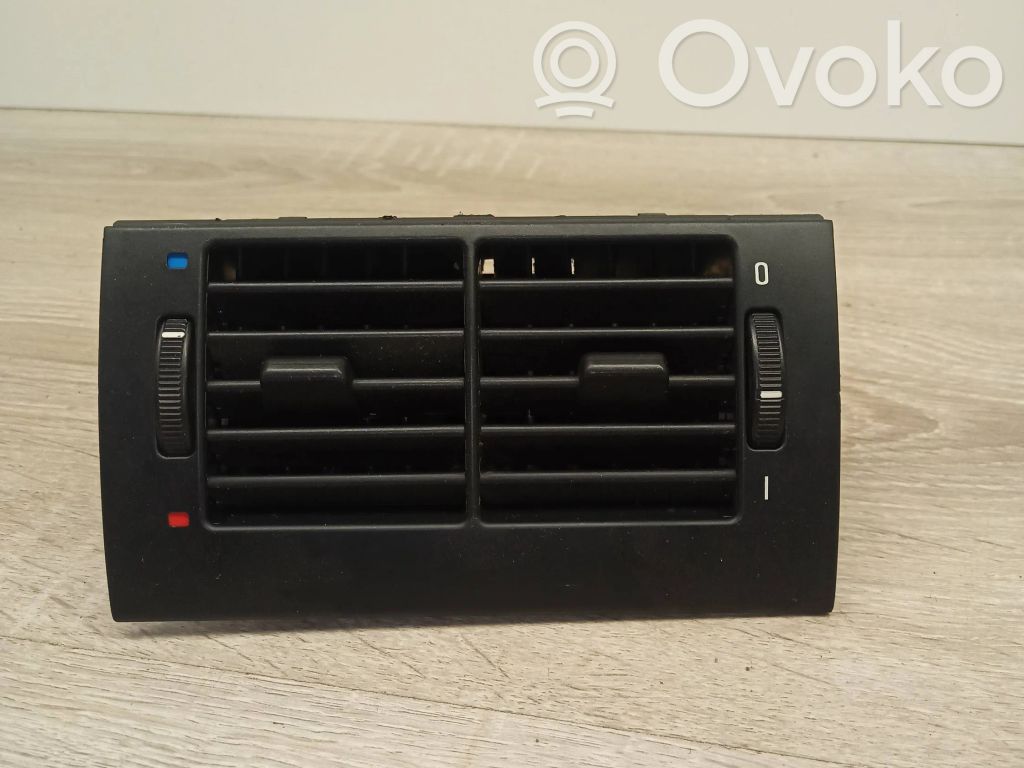 Rear air vent grill   8376150