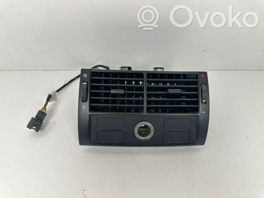 Rear air vent grill   8409081,8370910,8370911