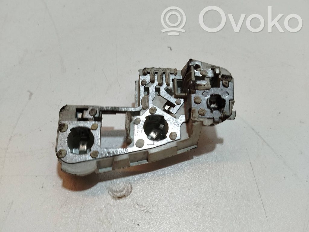 Tail light bulb cover holder   6937475