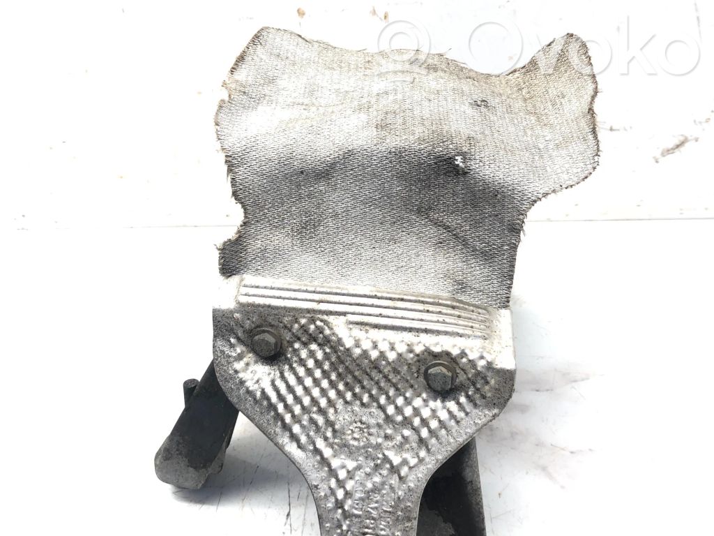 Engine mounting bracket