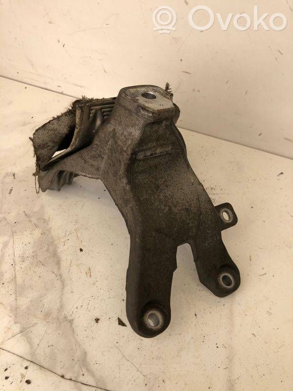 Audi A4 S4 B8 8K Engine mounting bracket 