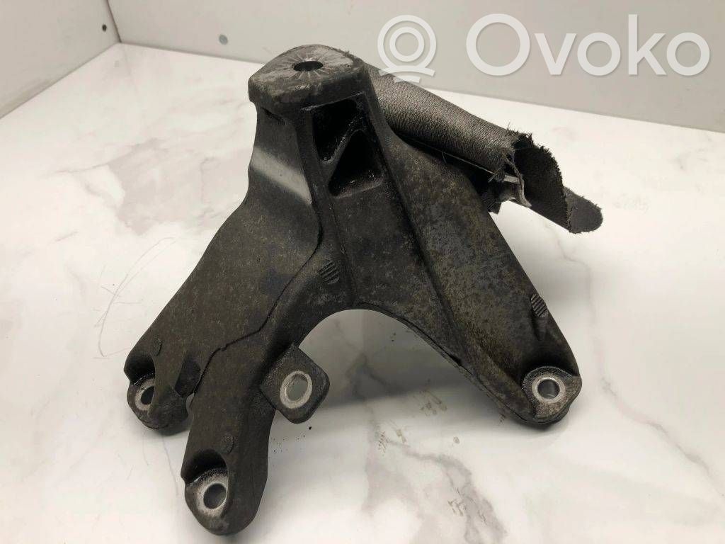 Audi A4 S4 B8 8K Engine mounting bracket 