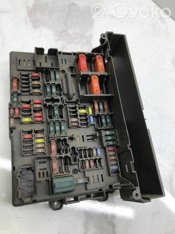 Fuse box set   10688710