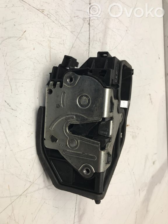 Rear door lock   7154630