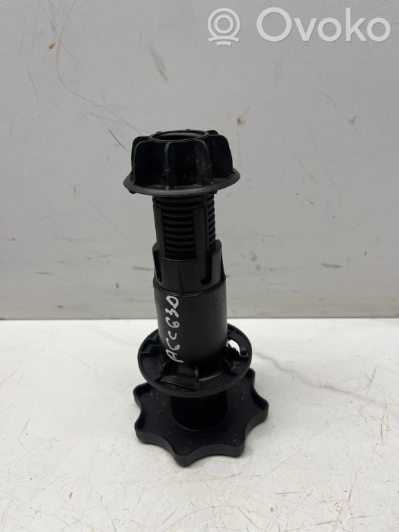 Tornillo de la rueda de repuesto   8E0803899B