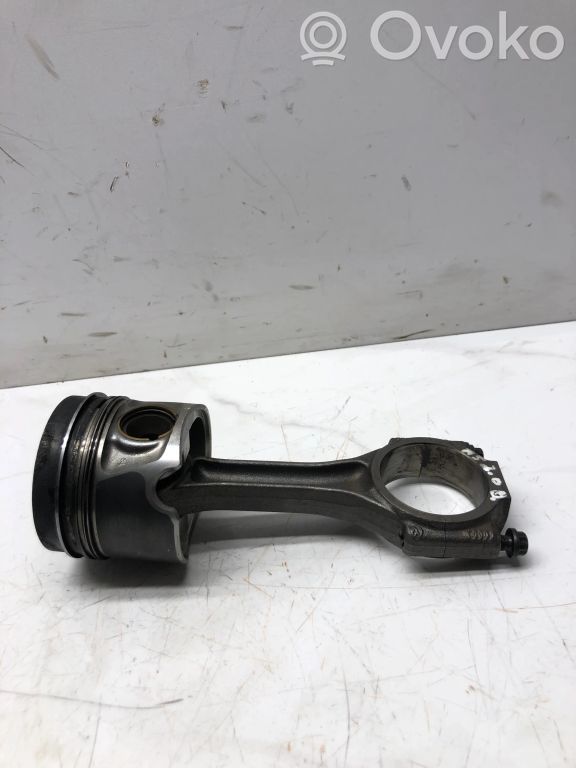 Piston avec bielle
