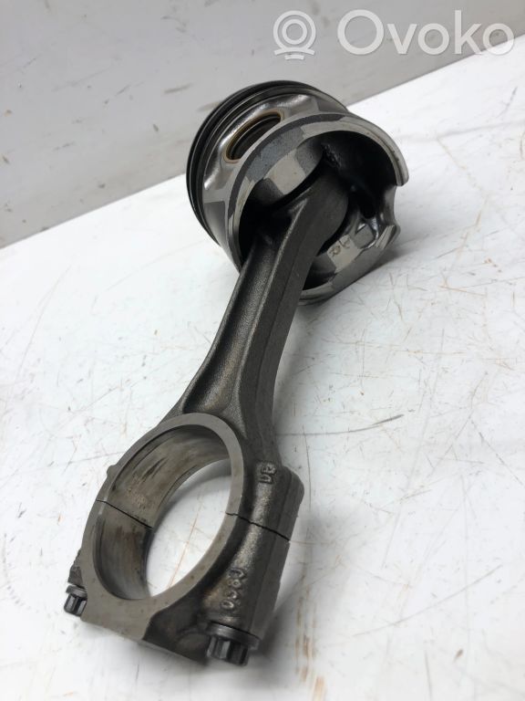 Piston avec bielle