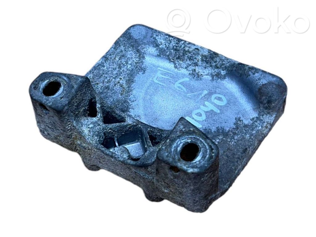 BMW 5 E60 E61 Engine mounting bracket 