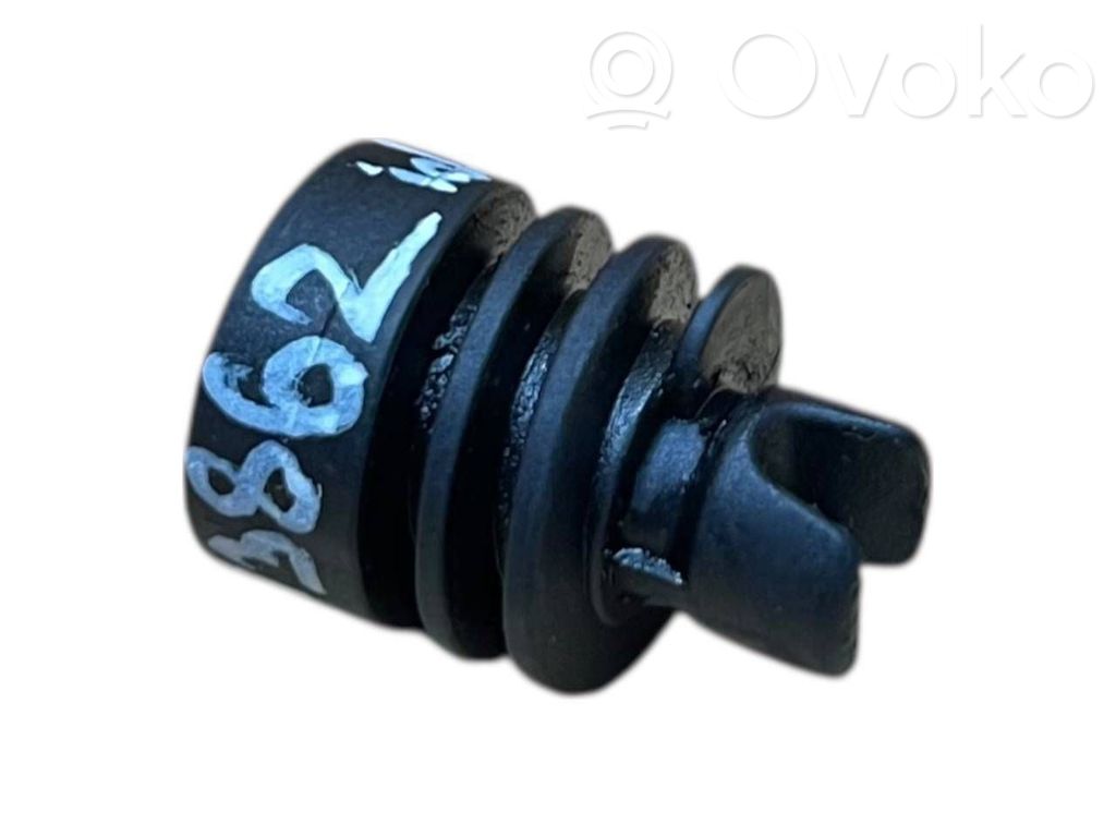 BMW 3 E92 E93 Radiator mount bracket 