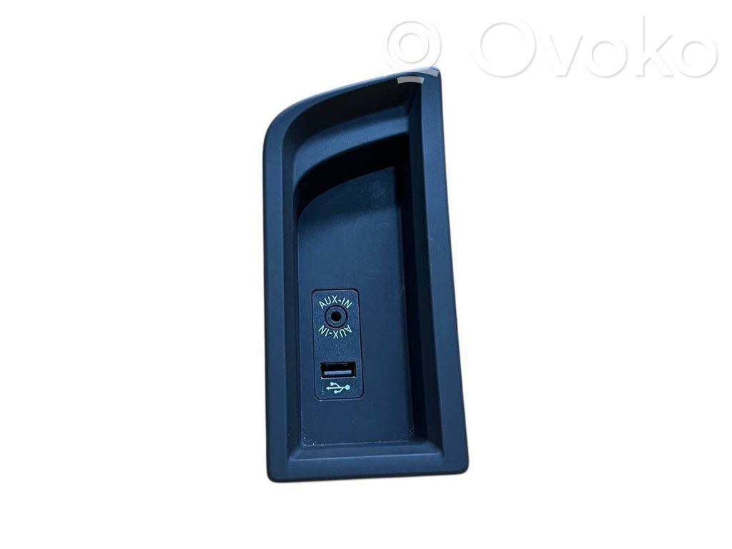BMW 3 F30 F35 F31 AUX in-socket connector 
