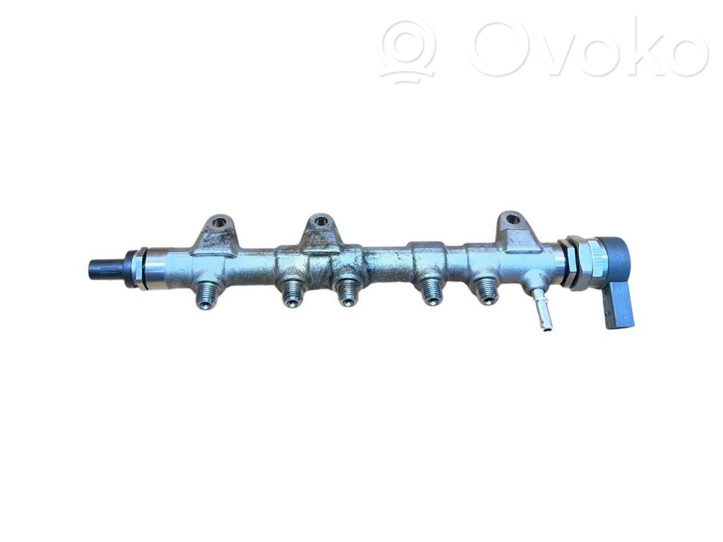BMW 3 F30 F35 F31 Listwa wtryskowa 