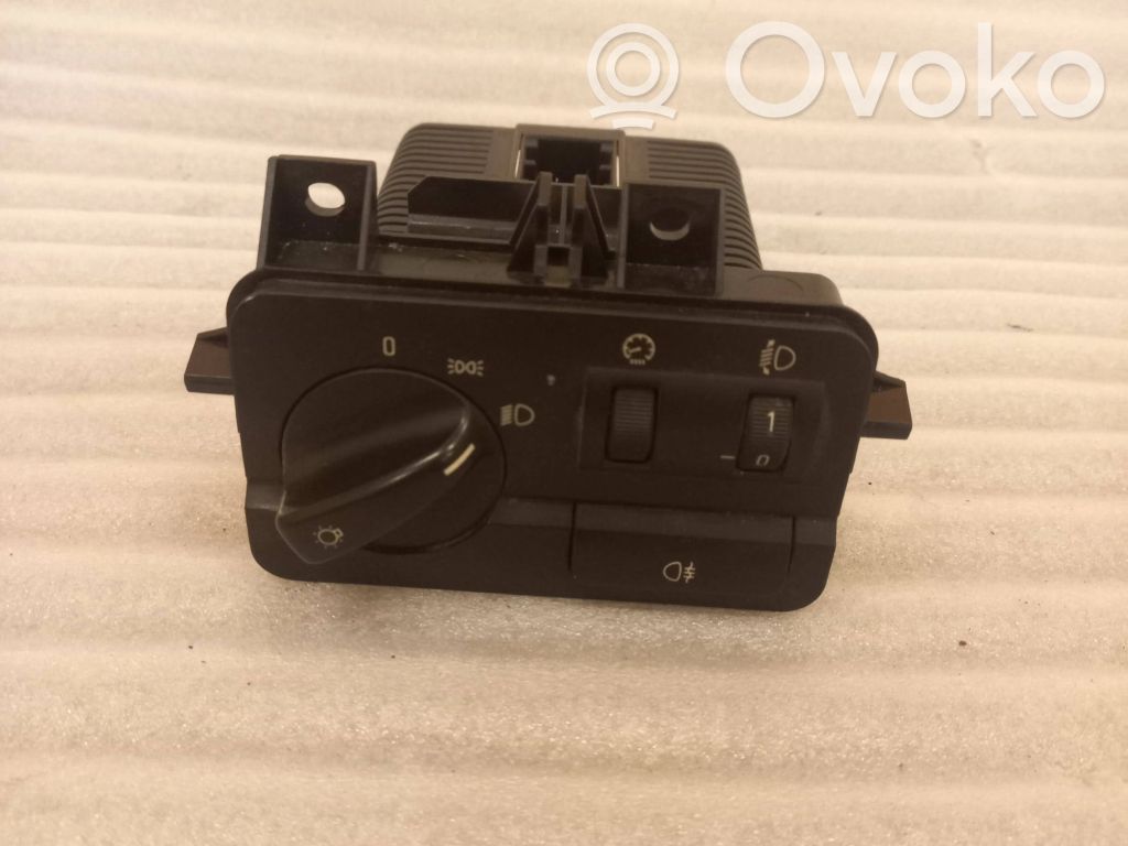 Light switch   6923474,037288060,0005072