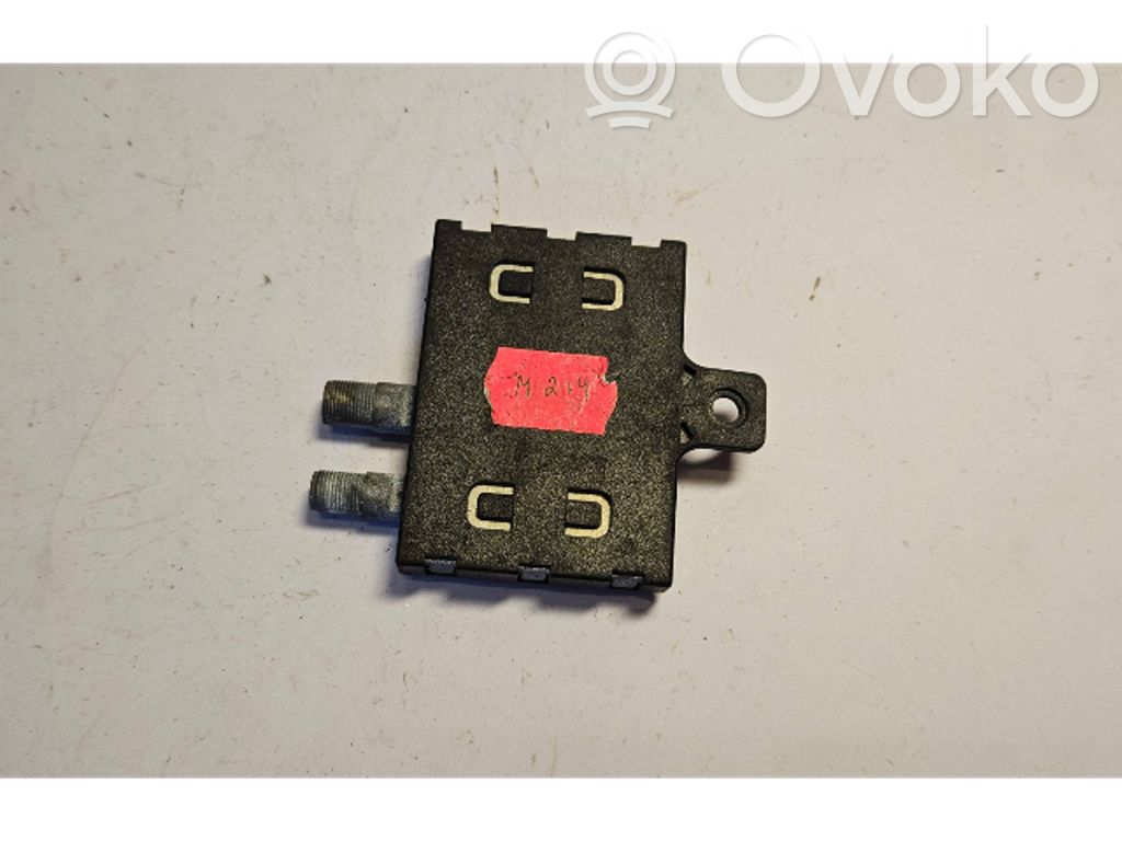 BMW 7 E38 Antenos stiprintuvas 