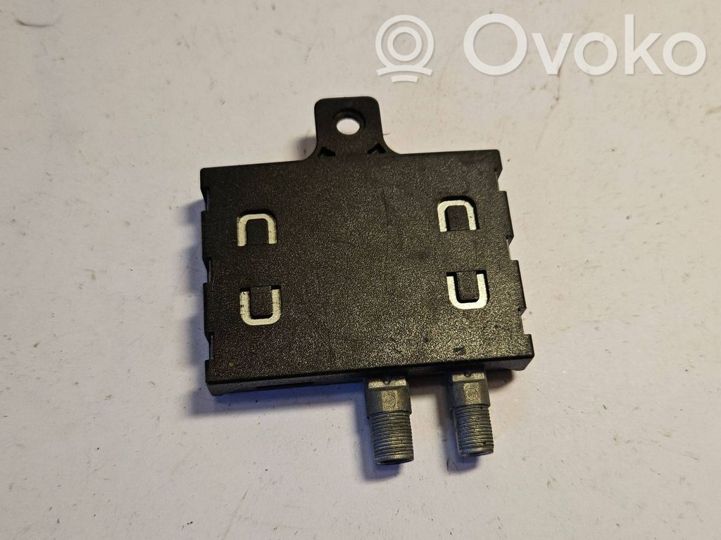 BMW 7 E38 Antenos stiprintuvas 