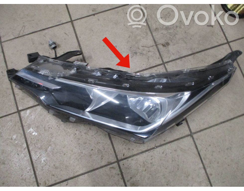 Toyota Corolla E160 E170 Scheinwerfer 