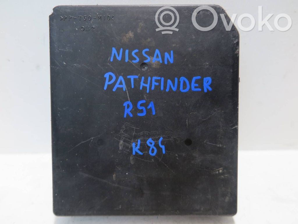 Nissan Pathfinder R51 Ramka / Moduł bezpieczników 