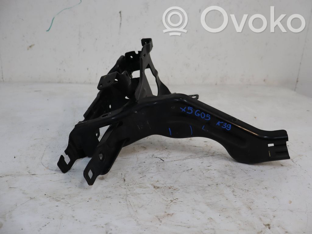 BMW X5 G05 Headlight/headlamp mounting bracket 