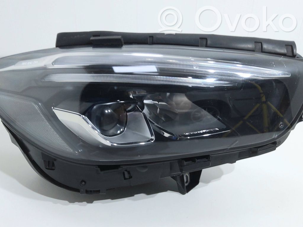 Mercedes-Benz B W247 Lampa przednia 