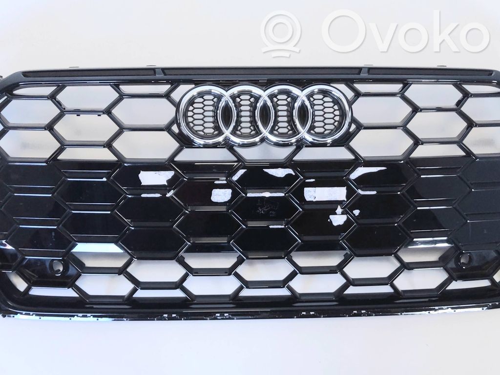Audi A5 Etupuskurin ylempi jäähdytinsäleikkö 