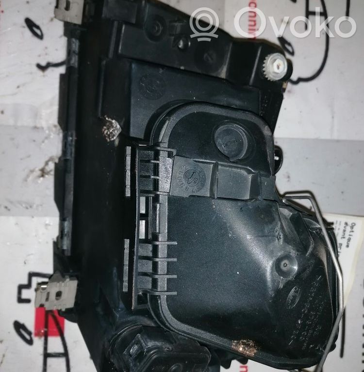 Audi A6 S6 C4 4A Lampa przednia 