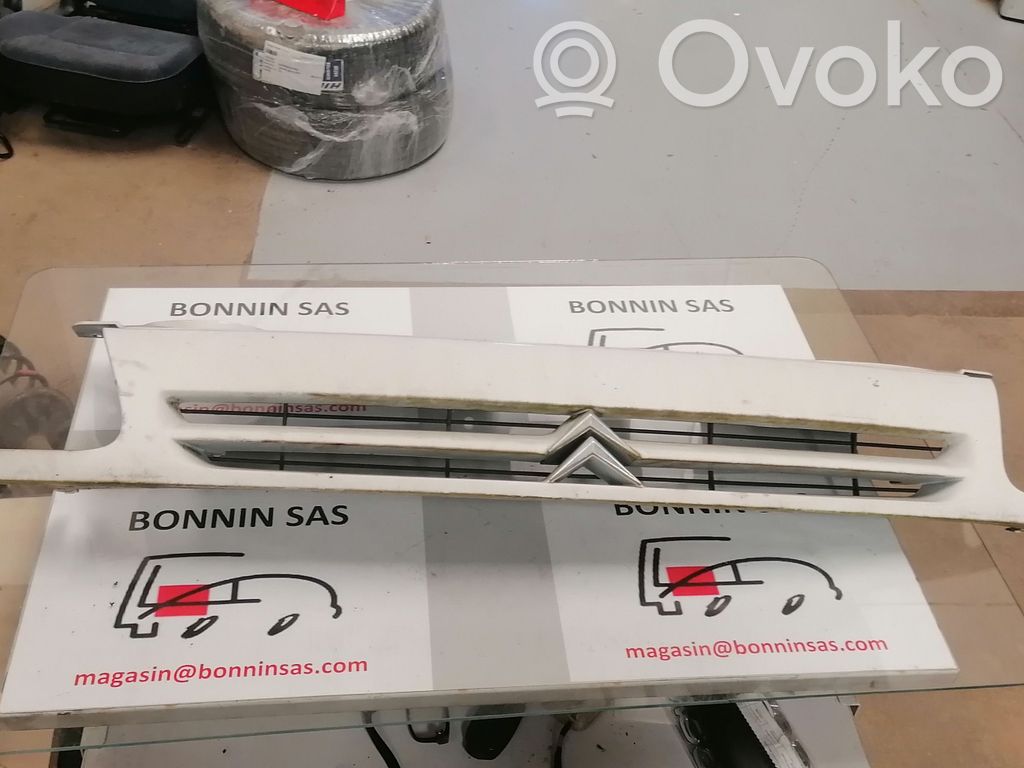Citroen Saxo Etupuskurin ylempi jäähdytinsäleikkö 