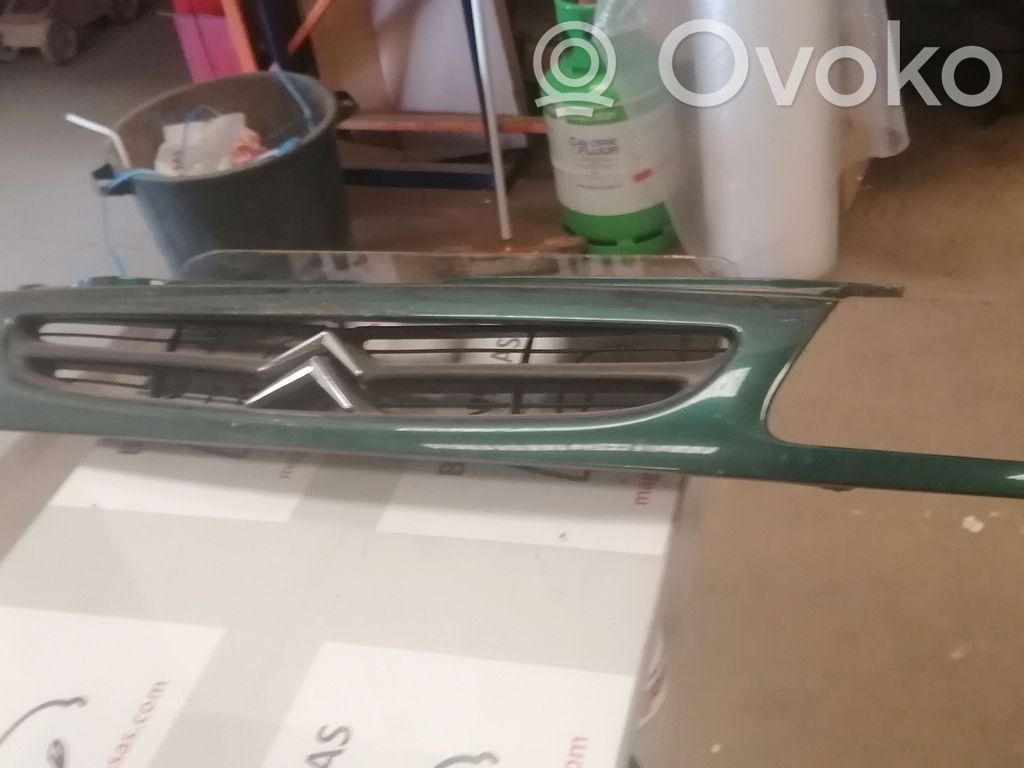 Citroen Saxo Etupuskurin ylempi jäähdytinsäleikkö 