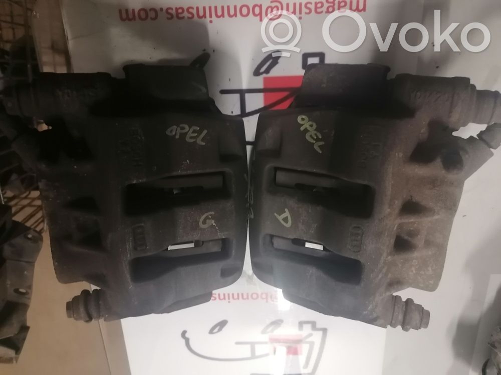 Opel Movano A Zacisk hamulcowy przedni 