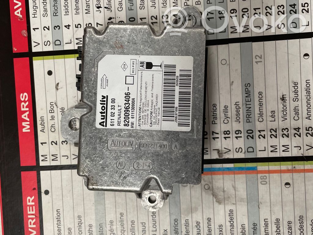 Renault Clio III Unitate/modul de comandă airbaguri 